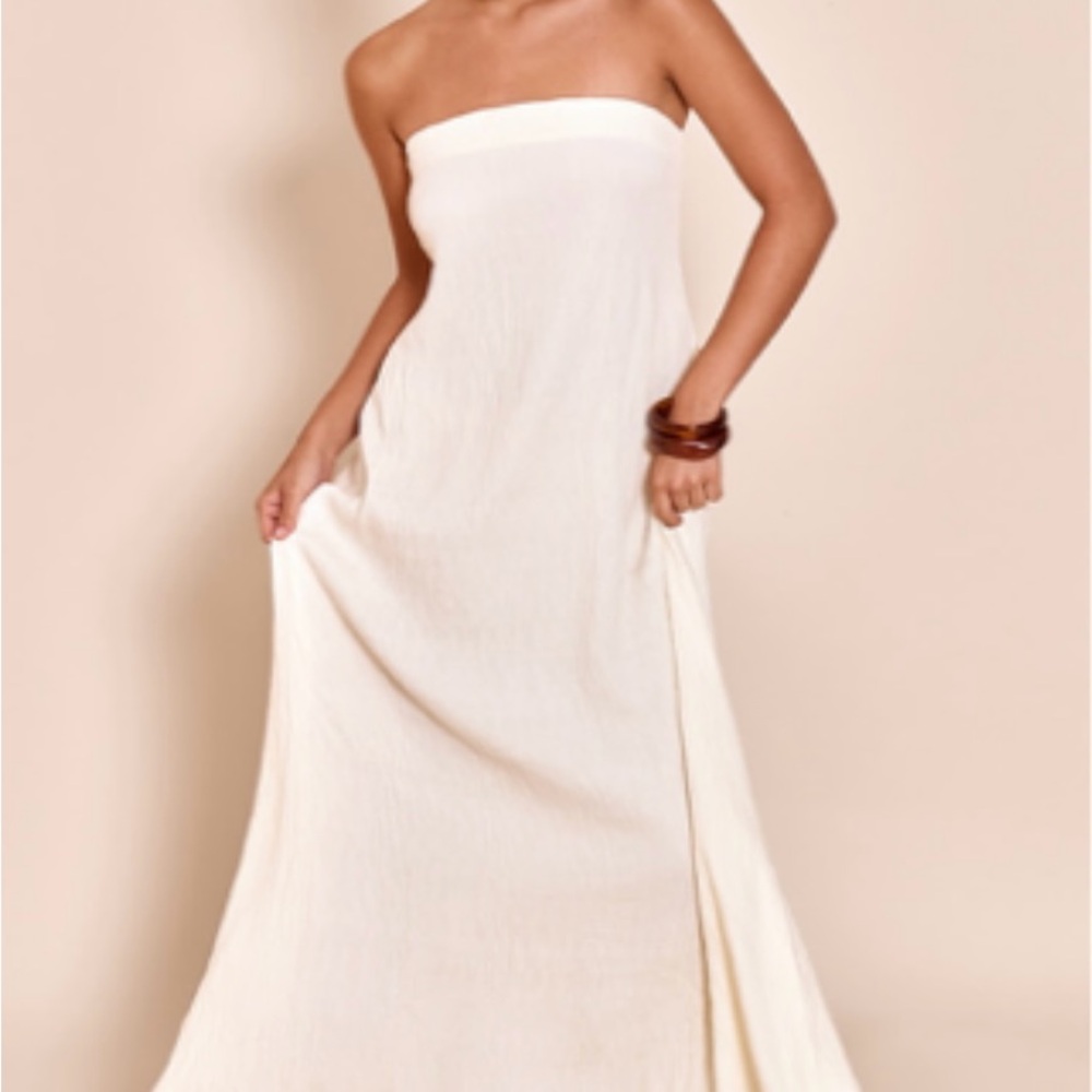 PrettyLittleThing Strapless Cream Gown